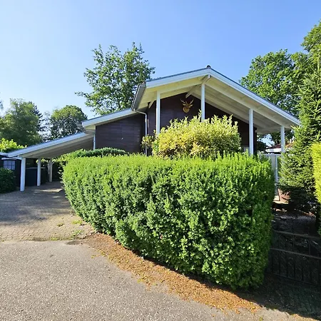 Beautiful With Spacious Garden, Cleaning Included Hébergement de vacances