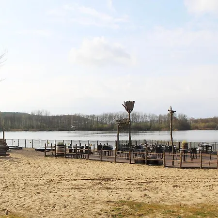 Hébergement de vacances Beautiful With Spacious Garden, Cleaning Included *