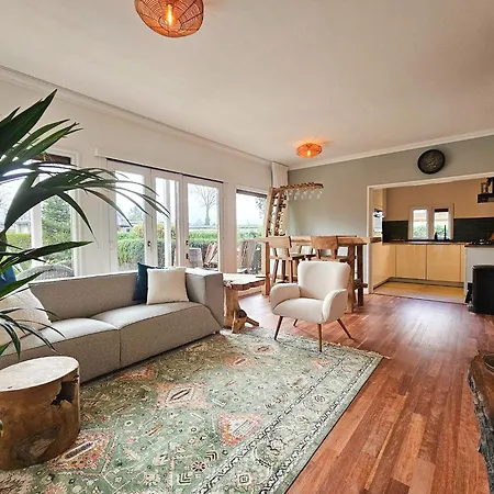 Beautiful With Spacious Garden, Cleaning Included Hébergement de vacances Voorthuizen