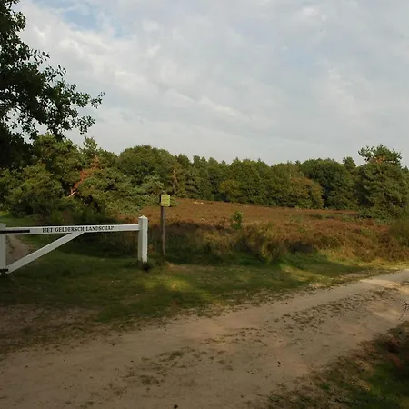 Hébergement de vacances Beautiful With Spacious Garden, Cleaning Included