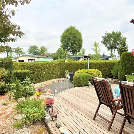 Beautiful With Spacious Garden, Cleaning Included Дом отдыха *