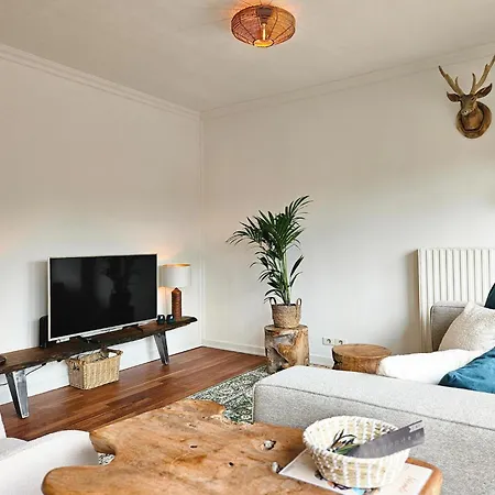 Beautiful With Spacious Garden, Cleaning Included *