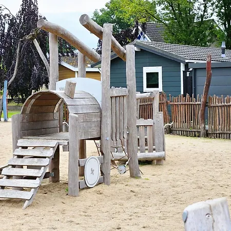 Дом отдыха Beautiful With Spacious Garden, Cleaning Included