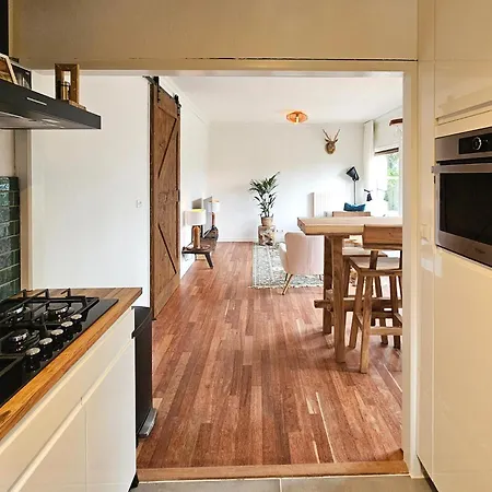 Beautiful With Spacious Garden, Cleaning Included Дом отдыха Вортхёйзен